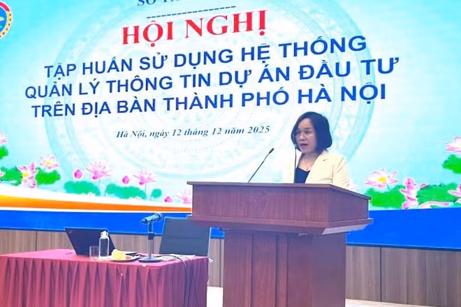 Bà Trần Thị Dung-Trưởng phòng Công nghệ thông tin và Chuyển đổi số phát biểu.