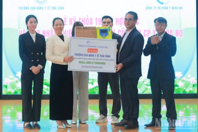 Trường cao đẳng y tế Thái Bình (tỉnh Hưng Yên) tiếp nhận thiết bị cấp cứu ngoại viện tiên tiến, hỗ trợ tối ưu trong công tác giảng dạy, thực hành.