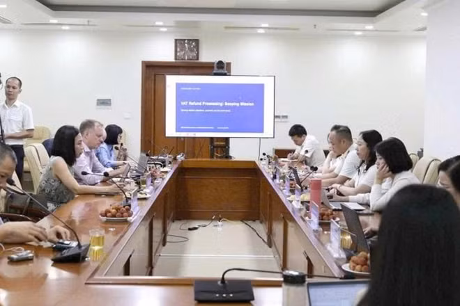 Quang cảnh buổi làm việc.