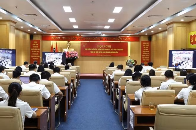 Quang cảnh hội nghị tại điểm cầu Cục Thuế.