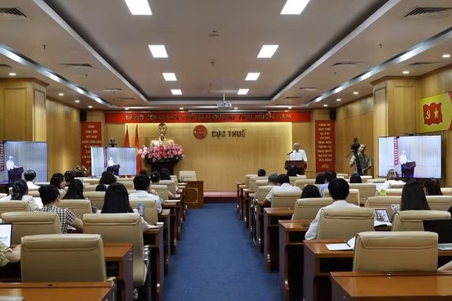 Phó Chánh Văn phòng Nguyễn Hữu Hùng phát biểu khai mạc tập huấn.