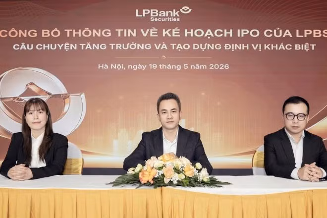 Ban lãnh đạo LPBS tại sự kiện Công bố thông tin về kế hoạch IPO.