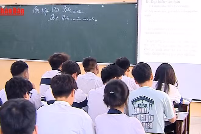 [Video] Từ năm 2027, kỳ thi tốt nghiệp THPT kết hợp hình thức thi trên máy tính và thi trên giấy