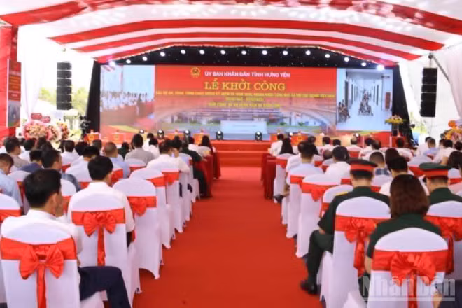 Quang cảnh lễ khởi công.