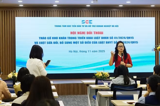 Bà Dương Thị Minh Châu, Trưởng phòng Tuyên truyền và Hỗ trợ người tham gia của Bảo hiểm xã hội thành phố Hà Nội, chia sẻ tại hội nghị.