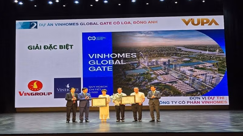 Các tác giả đạt giải Đặc biệt VUPA lần thứ IV.