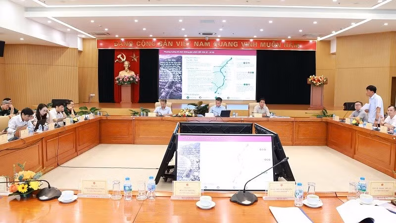 Toàn cảnh cuộc họp Hội đồng thẩm định điều chỉnh quy hoạch tỉnh Khánh Hòa thời kỳ 2021-2030, tầm nhìn đến năm 2050. (Ảnh: Lan Hương)