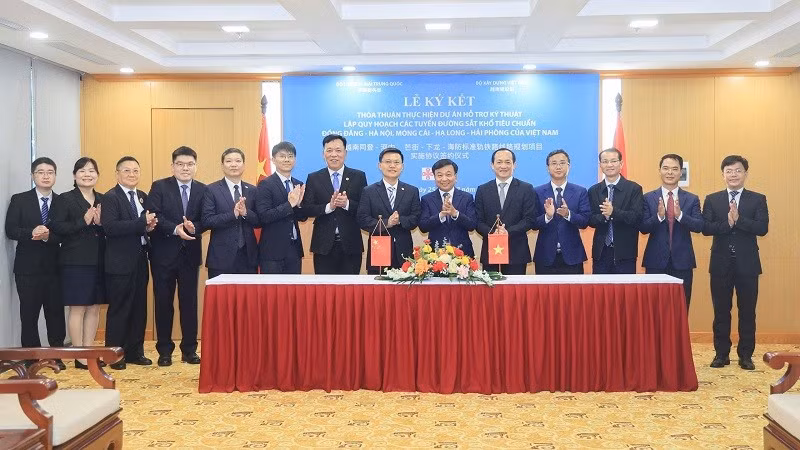 anh-cac-dai-bieu-chup-luu-niem.jpg
