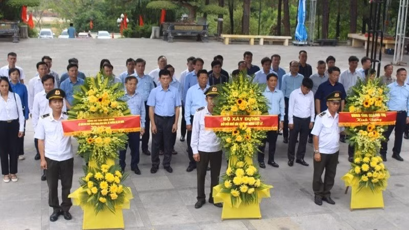 nghia-trang-liet-sy-truong-son.jpg