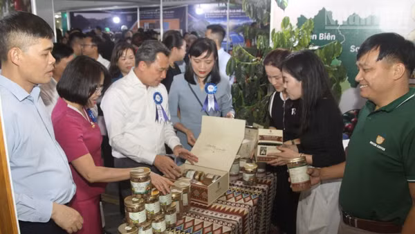 Lễ hội cà-phê Sơn La lần thứ 2 diễn ra với chủ đề “Arabica Sơn La-Vươn tầm thế giới”. (Ảnh: QUỐC TUẤN)