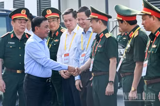 Thường trực Ban Bí thư Trần Cẩm Tú, Trưởng đoàn kiểm tra, giám sát số 12 của Bộ Chính trị làm việc với Tập đoàn Viettel. (Ảnh: DUY LINH)