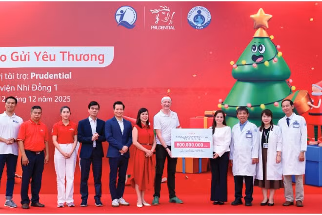 Prudential Việt Nam trao 2.600 phần quà với tổng trị giá 800 triệu đồng tặng bệnh nhi tại các bệnh viện tại Thành phố Hồ Chí Minh và Hà Nội