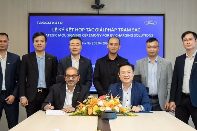 Lễ ký kết hợp tác giải pháp trạm sạc.