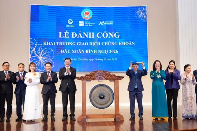 Lễ đánh cồng khai trương giao dịch chứng khoán xuân Bính Ngọ ngày 24/2.