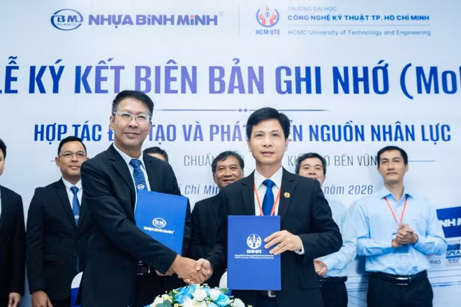 Lãnh đạo Công ty Cổ phần Nhựa Bình Minh và Trường Đại học Công nghệ Kỹ thuật Thành phố Hồ Chí Minh đã ký kết Biên bản ghi nhớ hợp tác nhằm triển khai các hoạt động đào tạo, thực hành, nghiên cứu ứng dụng và kết nối sinh viên với môi trường sản xuất thực tế. 