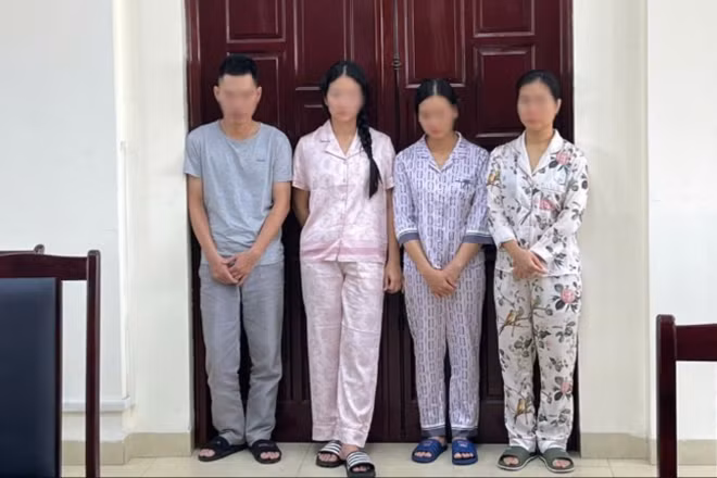 Khởi tố bị can và tạm giam bốn đối tượng về tội Sản xuất, buôn bán hàng giả là lương thực, thực phẩm.