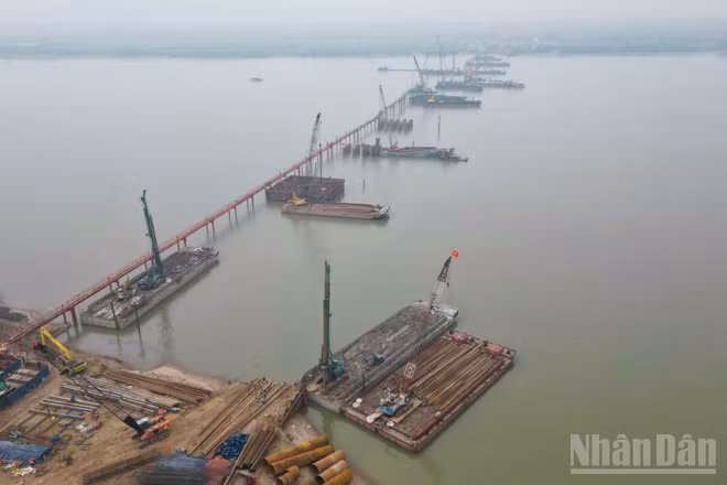 Tăng tốc xây dựng cầu Hồng Hà, góp phần hoàn thiện hạ tầng giao thông Hà Nội 