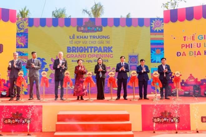 Chính thức cắt băng khai trương Tổ hợp Công viên Giải trí BRIGHTPARK.
