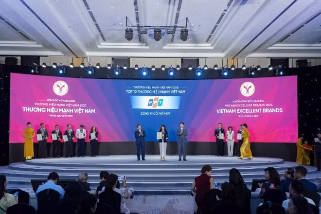 Văn hóa doanh nghiệp sáng tạo, nhân văn, cùng môi trường làm việc khuyến khích đổi mới đã giúp FPT nhiều năm liền không chỉ lọt Top 100 Nơi làm việc tốt nhất Việt Nam mà còn đạt giải Nơi làm việc tốt nhất ở nhiều quốc gia trên thế giới như Mỹ, Nhật Bản, Singapore.