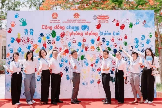 Acecook Việt Nam đồng hành cùng Cục Quản lý đê điều và Phòng, chống thiên tai triển khai chuỗi hoạt động tuyên truyền, giáo dục kiến thức cho cộng đồng.
