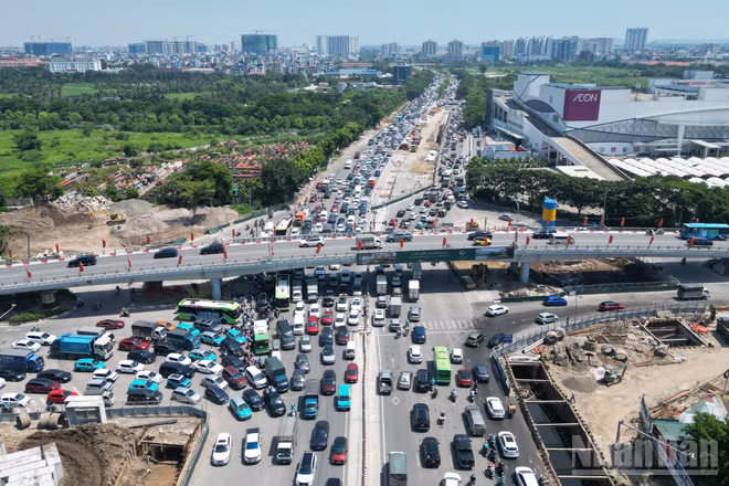 [Ảnh] Hà Nội: Giao thông tăng nhiệt trong ngày đầu trở lại làm việc sau kỳ nghỉ lễ 2/9