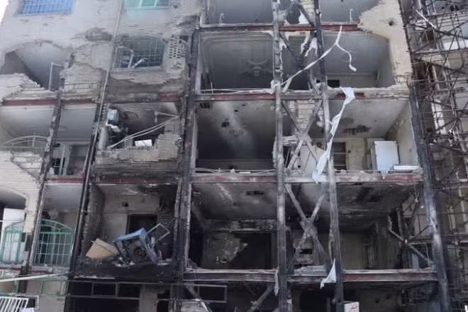 Tòa nhà bị phá hủy sau cuộc không kích của Mỹ và Israel tại Tehran, Iran. (Ảnh: THX/TTXVN)