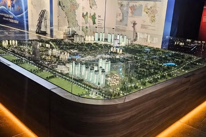 Sa bàn khu đô thị Vista Nam An Khánh được trưng bày tại triển lãm Quy hoạch tổng thể Thủ đô Hà Nội tầm nhìn 100 năm, tổ chức tại Bảo tàng Hà Nội. 
