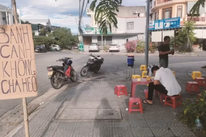 Thịt lợn và chế phẩm từ nó đã bị rút khỏi thực đơn nhiều hàng quán hơn một tháng nay.