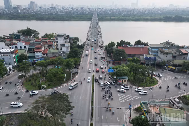 [Ảnh] Người dân trở lại thành phố, giao thông Hà Nội thông thoáng sau kỳ nghỉ lễ Giỗ Tổ