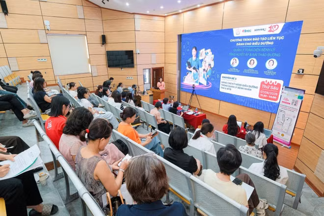 Chương trình đào tạo liên tục “Quản lý toàn diện bệnh lý tăng huyết áp và đái tháo đường” theo hình thức trực tiếp kết hợp trực tuyến.