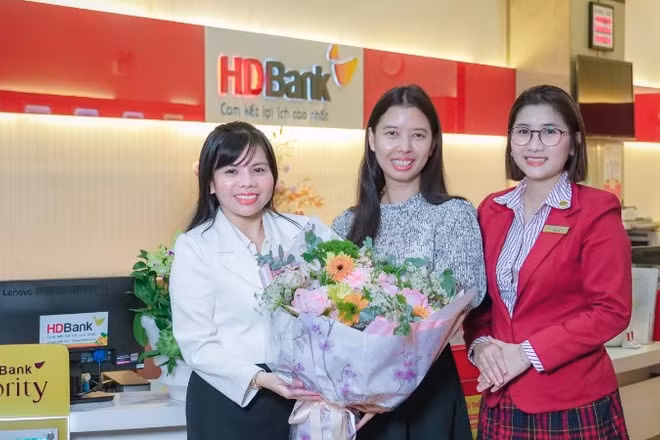 Chị Lê Quang Hạnh Phúc (Thành phố Hồ Chí Minh) đã trở thành chủ nhân của giải thưởng lớn nhất - Sổ tiết kiệm 3 tỷ đồng.