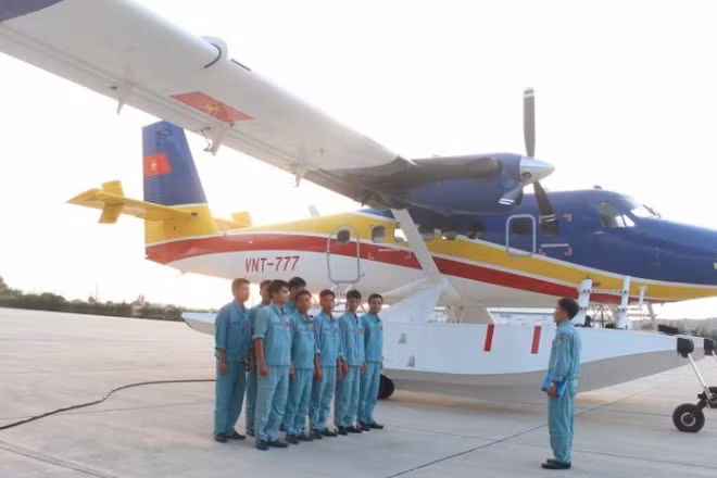 Quán triệt, giao nhiệm vụ cho tổ bay trên thủy phi cơ DHC-6.